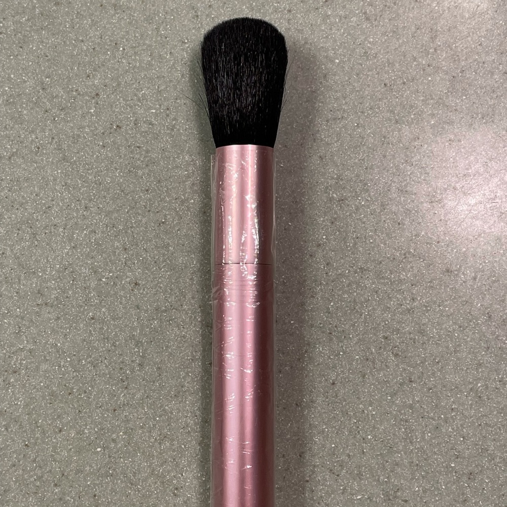 Mally face powder brush.